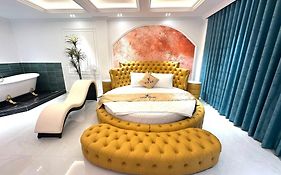 Love Hotel Hóc Môn